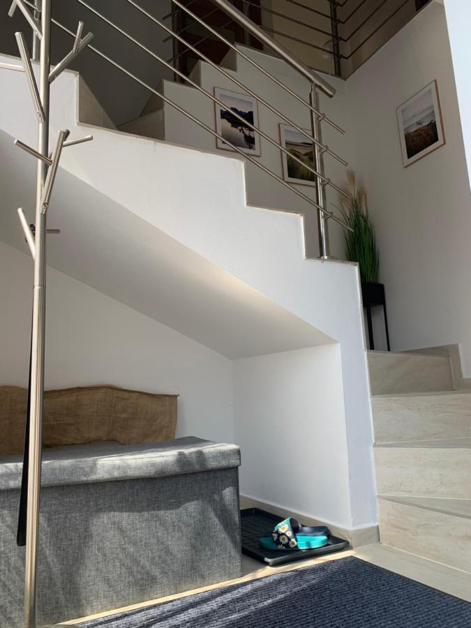 Cozy 2-Bedroom Vacation Apartment With Entire Top Floor Gaj  المظهر الخارجي الصورة
