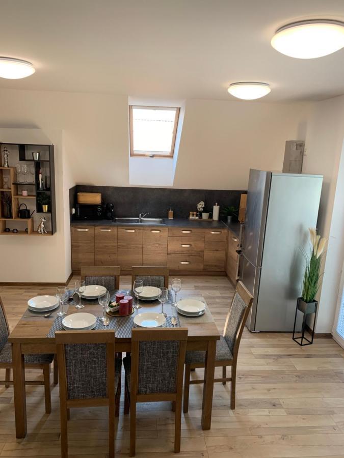 Cozy 2-Bedroom Vacation Apartment With Entire Top Floor Gaj  المظهر الخارجي الصورة