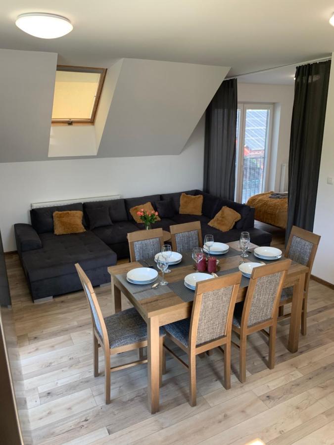 Cozy 2-Bedroom Vacation Apartment With Entire Top Floor Gaj  المظهر الخارجي الصورة