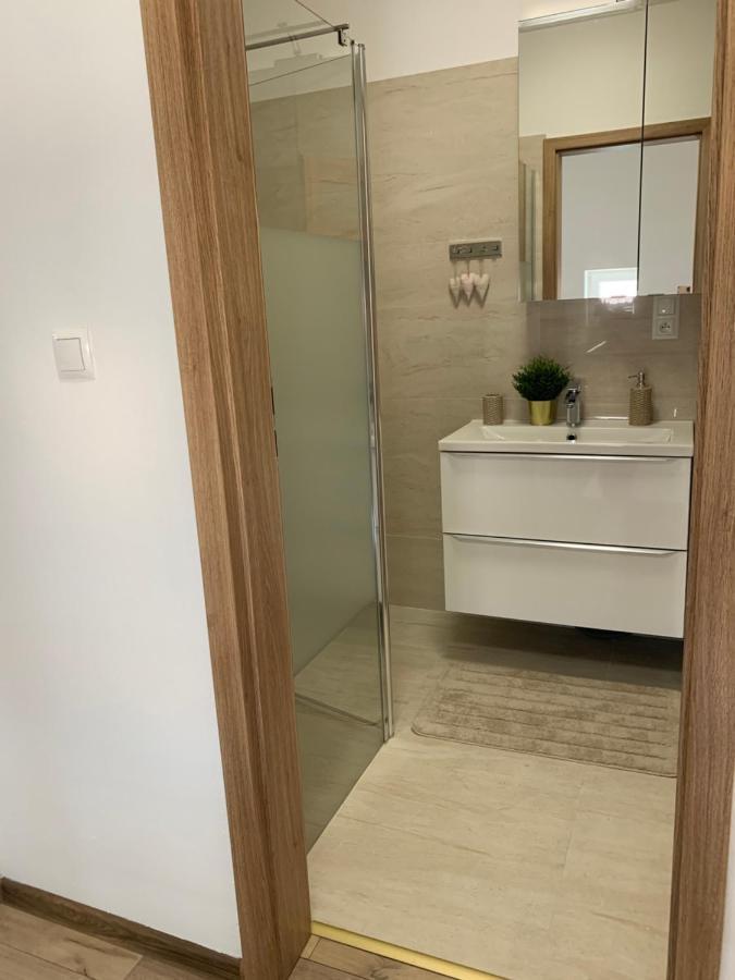 Cozy 2-Bedroom Vacation Apartment With Entire Top Floor Gaj  المظهر الخارجي الصورة