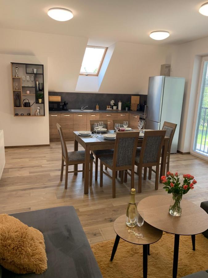Cozy 2-Bedroom Vacation Apartment With Entire Top Floor Gaj  المظهر الخارجي الصورة